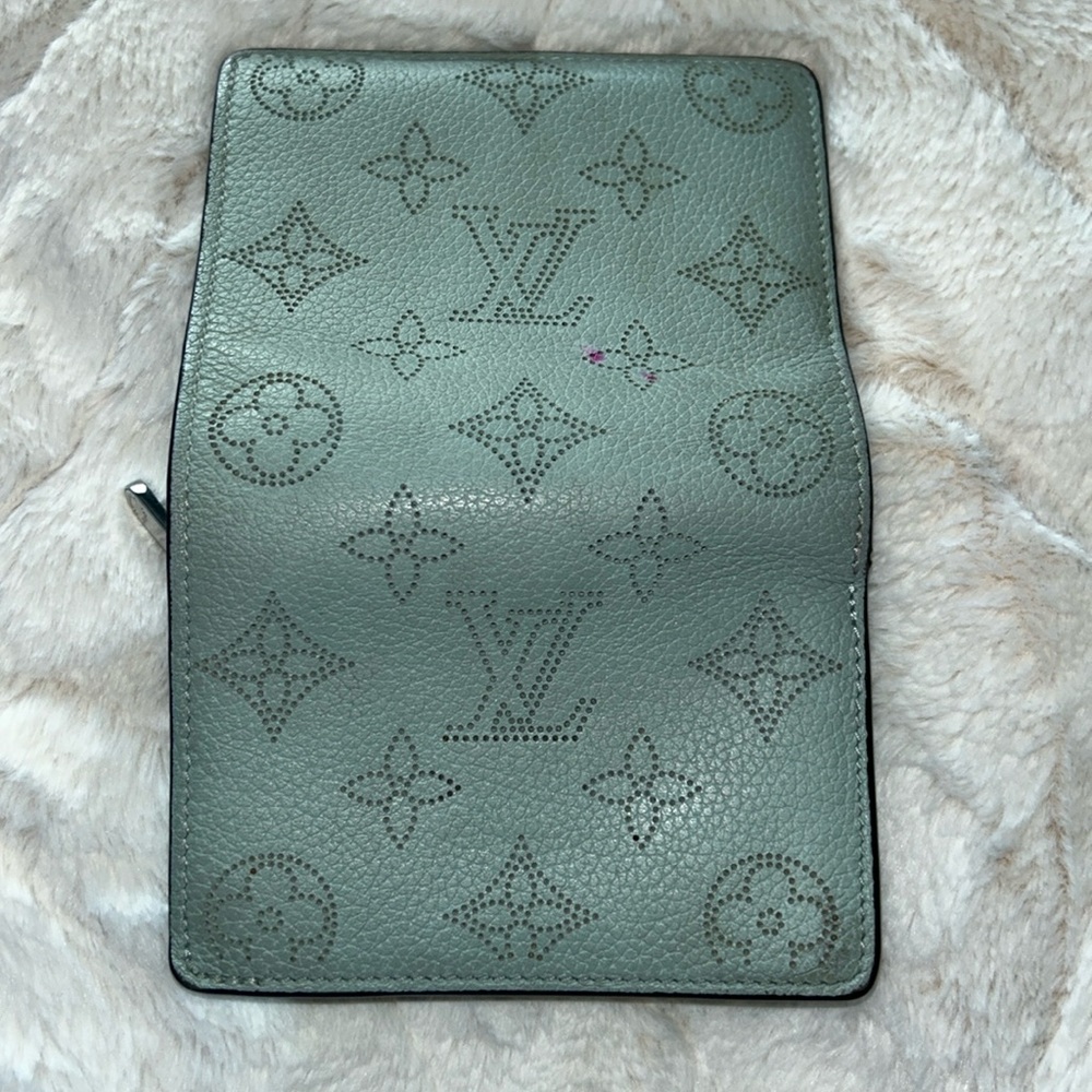 Louis Vuitton Claire blue green compact Mahina wallet - Picture 7 of 12